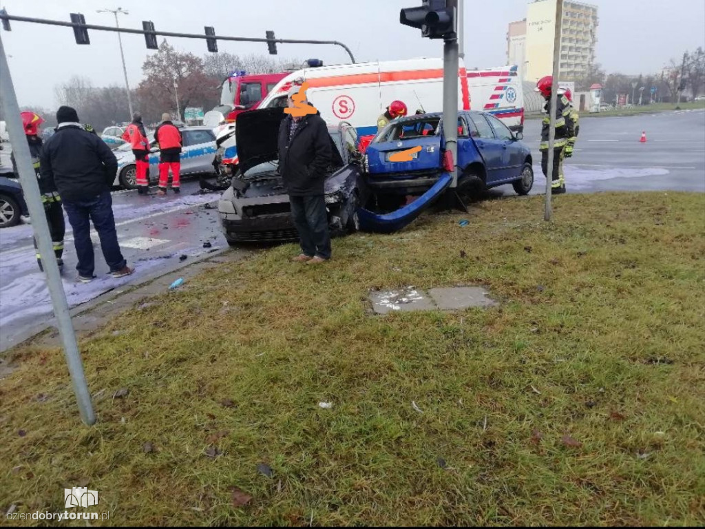 Groźna kolizja z udziałem karetki na Skarpie  cz. 2