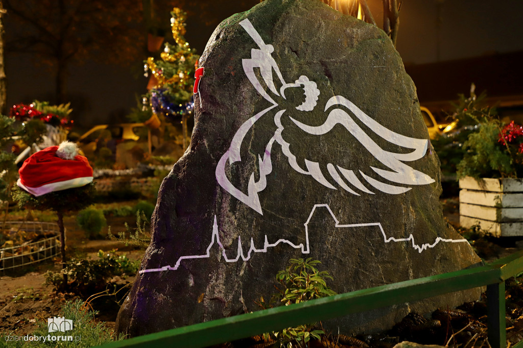 Świąteczny wystrój przed blokiem na Rubinkowie II