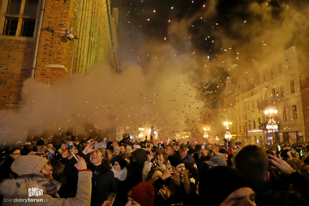 Widowiskowy pokaz konfetti