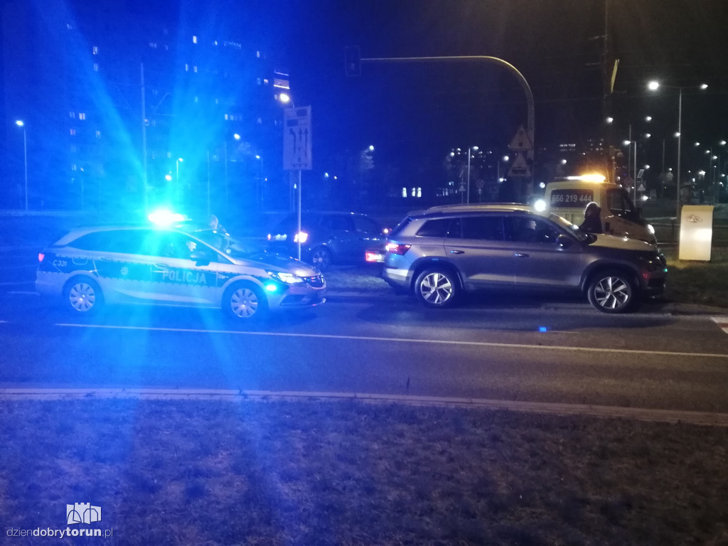 Kolizja na rondzie Honorowych Dawców Krwi