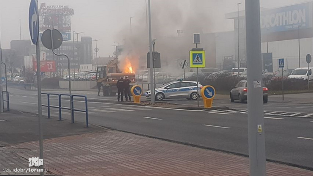 Płonąca koparka przy ul. Żółkiewskiego