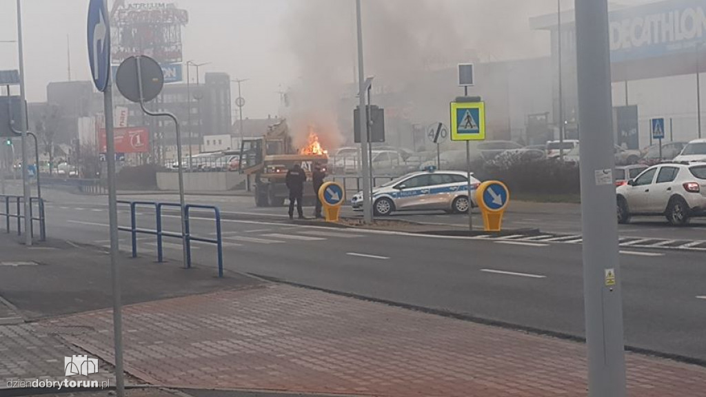 Płonąca koparka przy ul. Żółkiewskiego