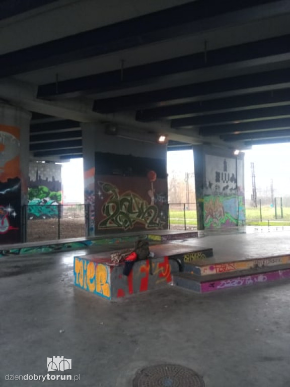 Fani deskorolki narzekają na skatepark