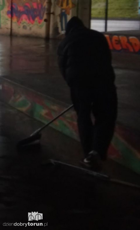 Fani deskorolki narzekają na skatepark
