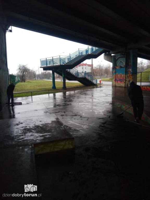 Fani deskorolki narzekają na skatepark