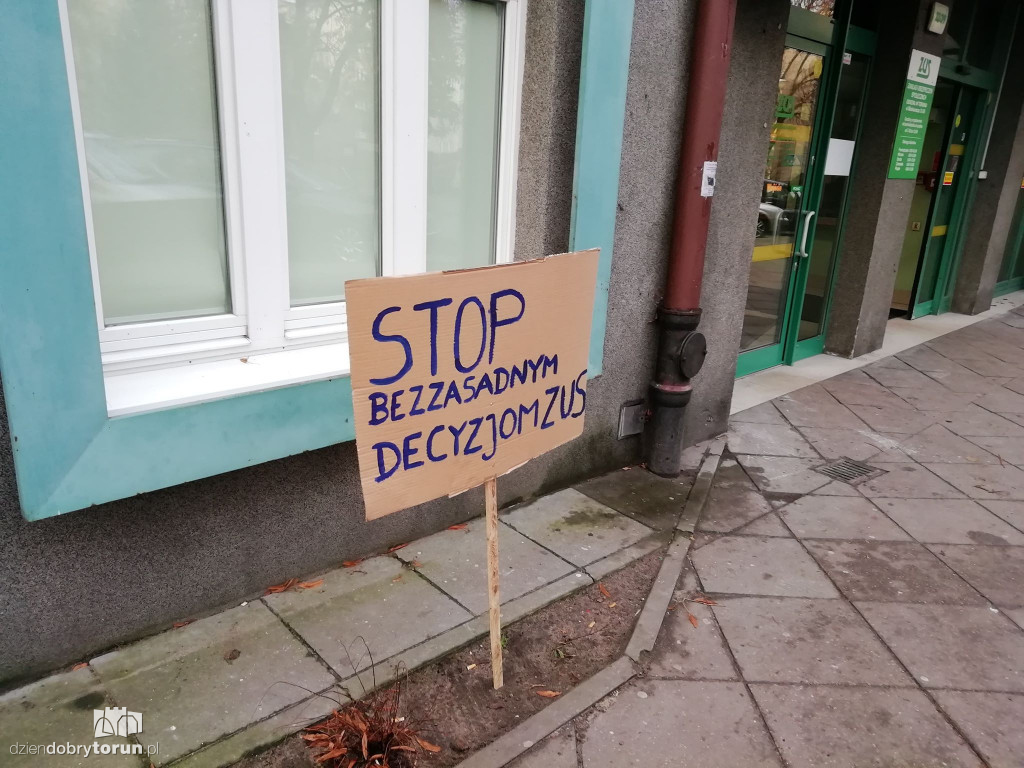 Kobiety protestują przeciwko postępowaniu ZUS