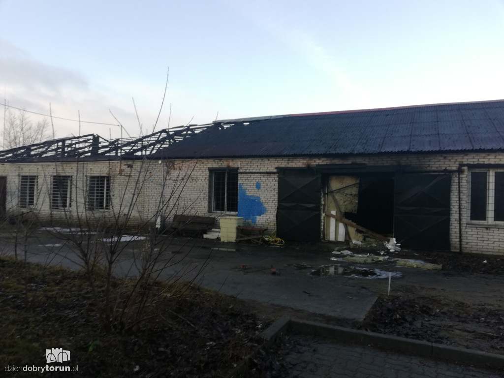 Zniszczone magazyny po pożarze przy Grudziądzkiej