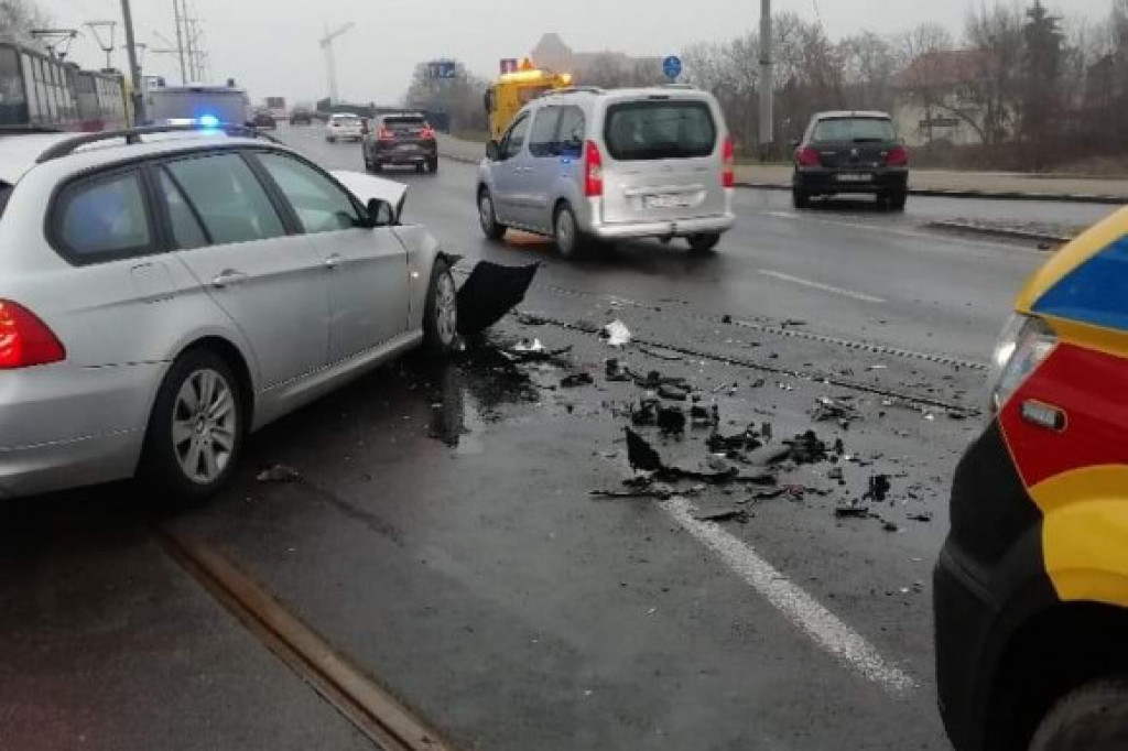 Groźne zderzenie na wiadukcie przy ul. Kościuszki