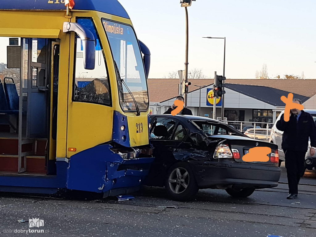 Kolizja tramwaju z samochodem