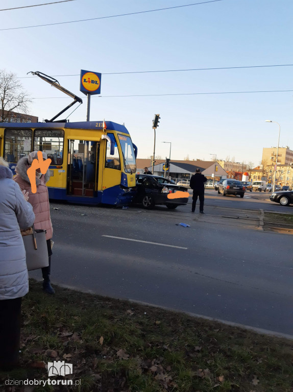 Kolizja tramwaju z samochodem