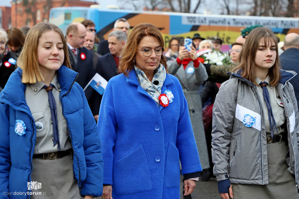 Złożenie kwiatów pod pomnikiem gen. Józefa Hallera