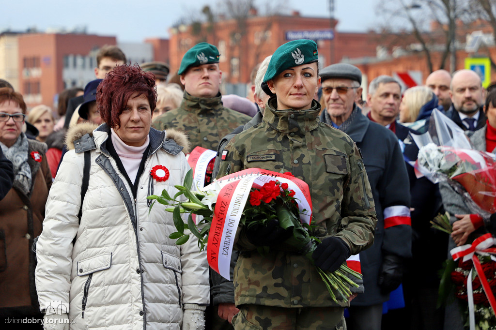 Złożenie kwiatów pod pomnikiem gen. Józefa Hallera