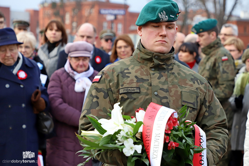 Złożenie kwiatów pod pomnikiem gen. Józefa Hallera