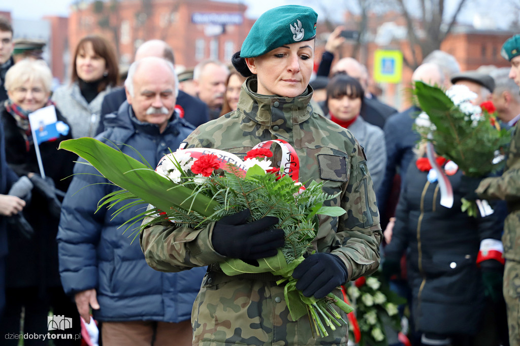 Złożenie kwiatów pod pomnikiem gen. Józefa Hallera