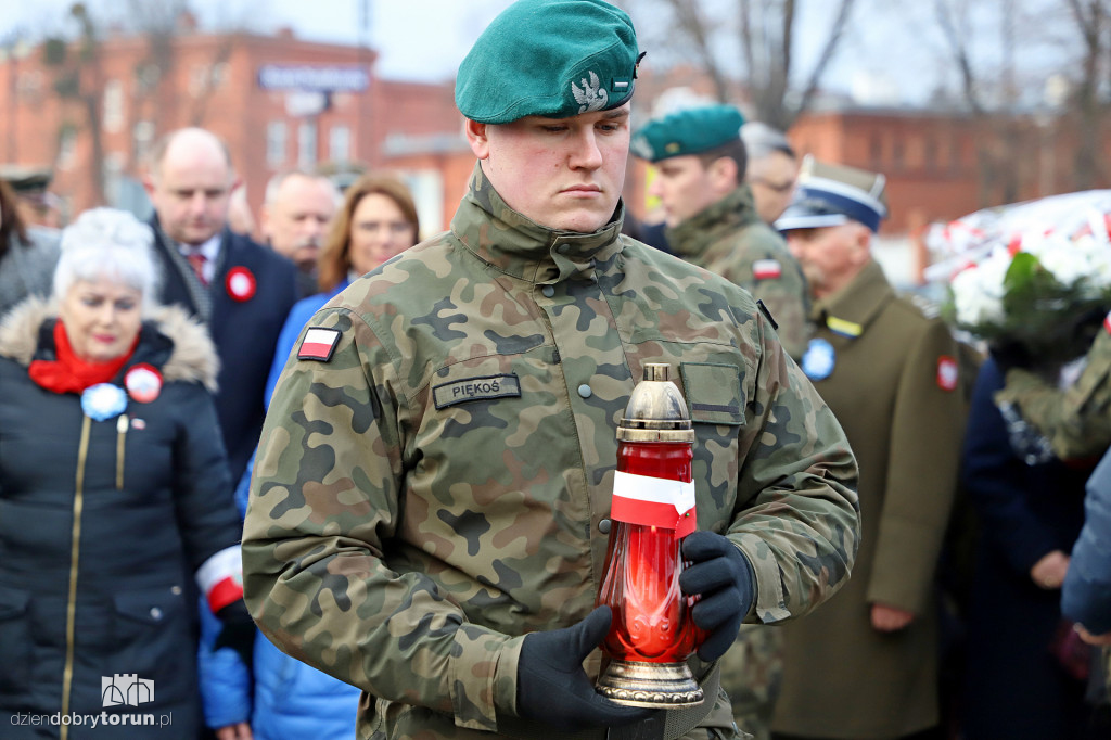 Złożenie kwiatów pod pomnikiem gen. Józefa Hallera