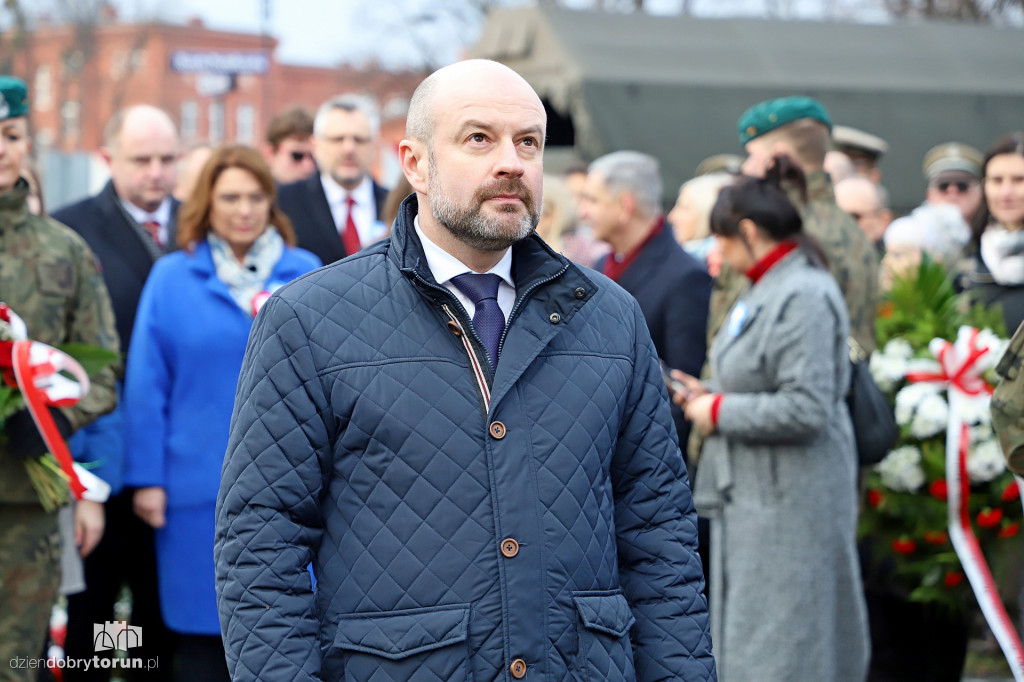 Złożenie kwiatów pod pomnikiem gen. Józefa Hallera