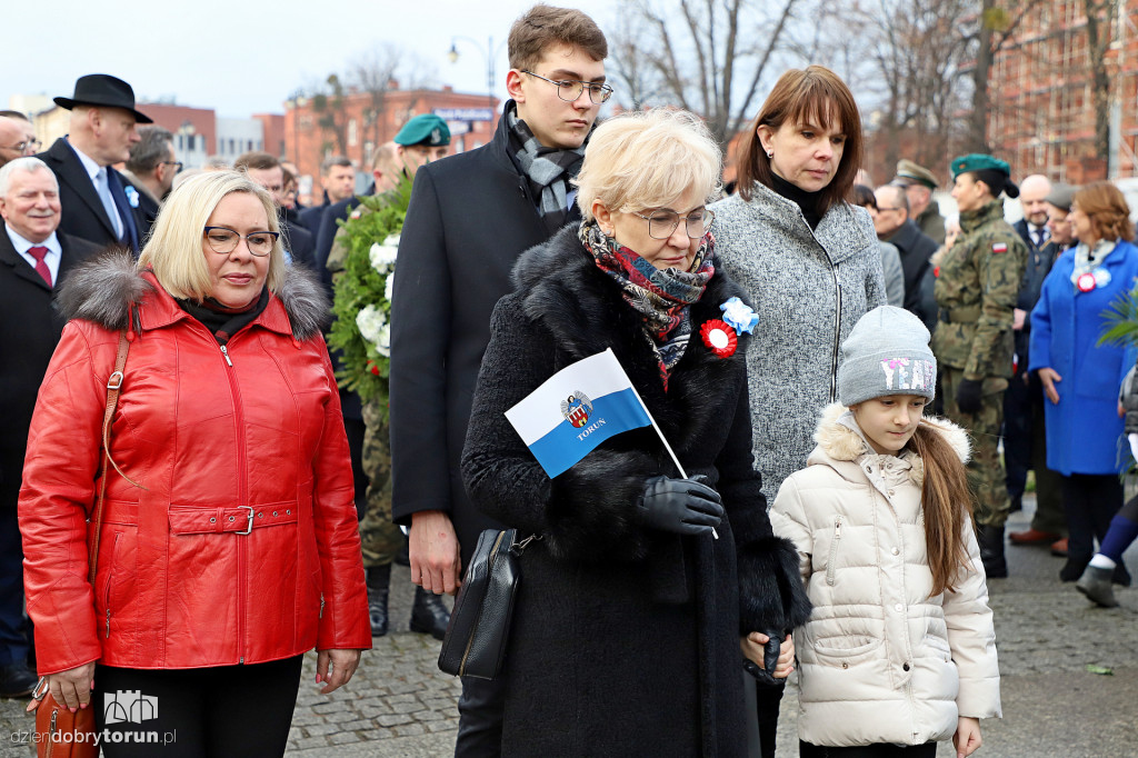 Złożenie kwiatów pod pomnikiem gen. Józefa Hallera