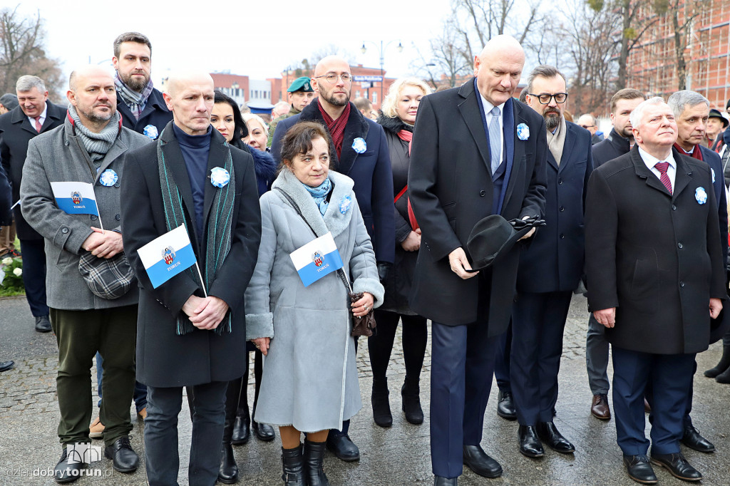 Złożenie kwiatów pod pomnikiem gen. Józefa Hallera