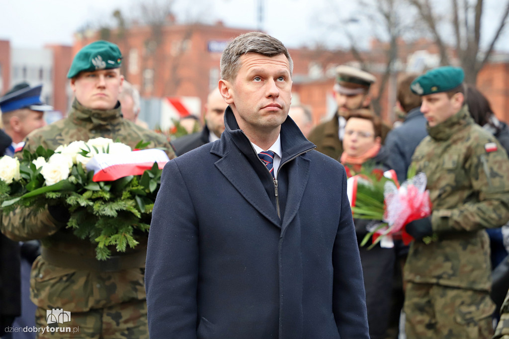 Złożenie kwiatów pod pomnikiem gen. Józefa Hallera
