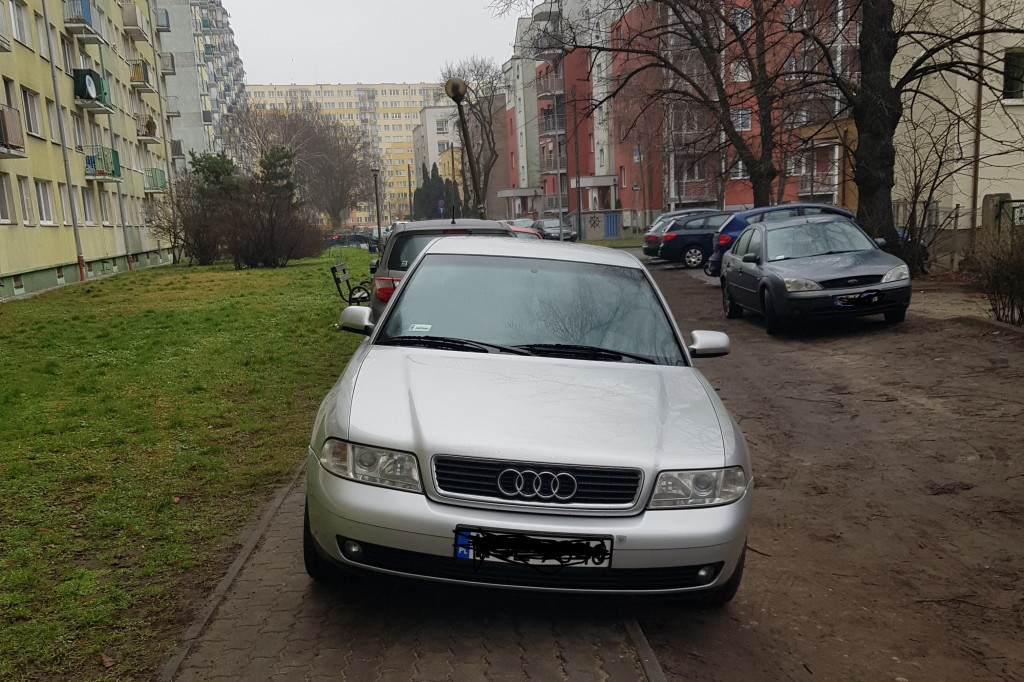 Parkowanie na ulicy Głowackiego w Toruniu