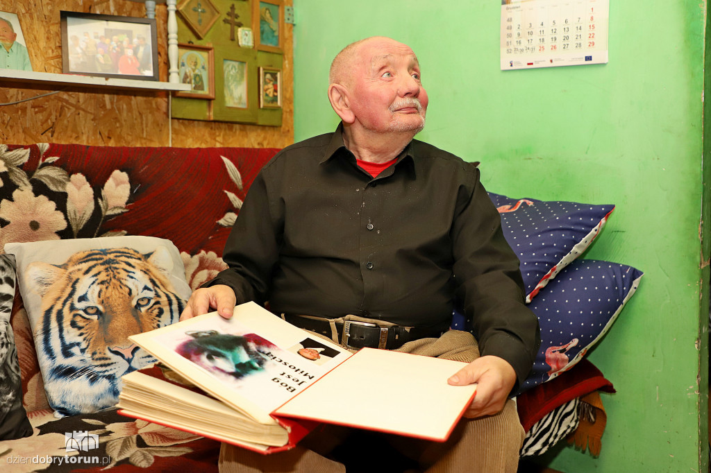 Zasłużony torunianin mieszka w fatalnych warunkach