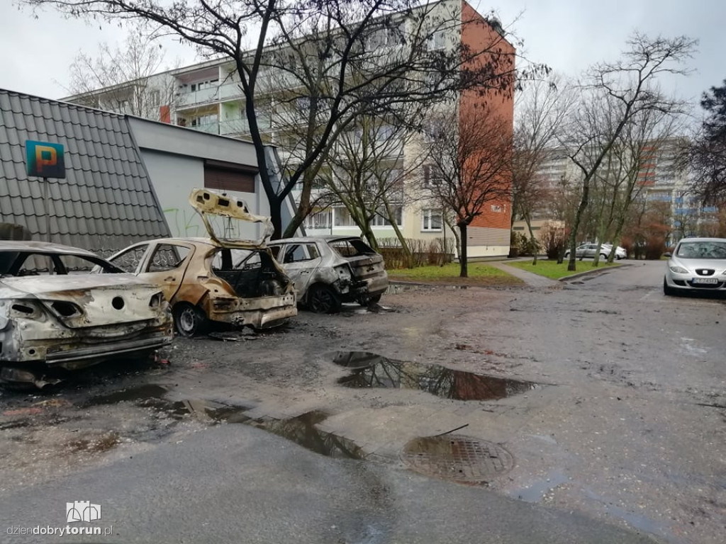 Fatalny pożar aut Na Skarpie!