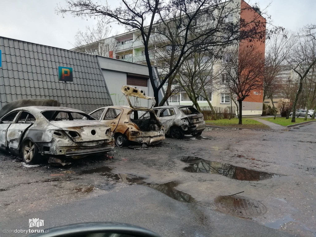 Fatalny pożar aut Na Skarpie!