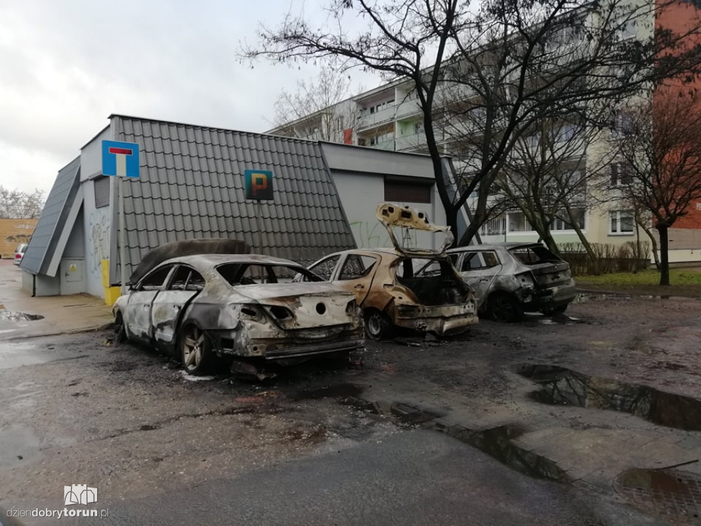 Fatalny pożar aut Na Skarpie!