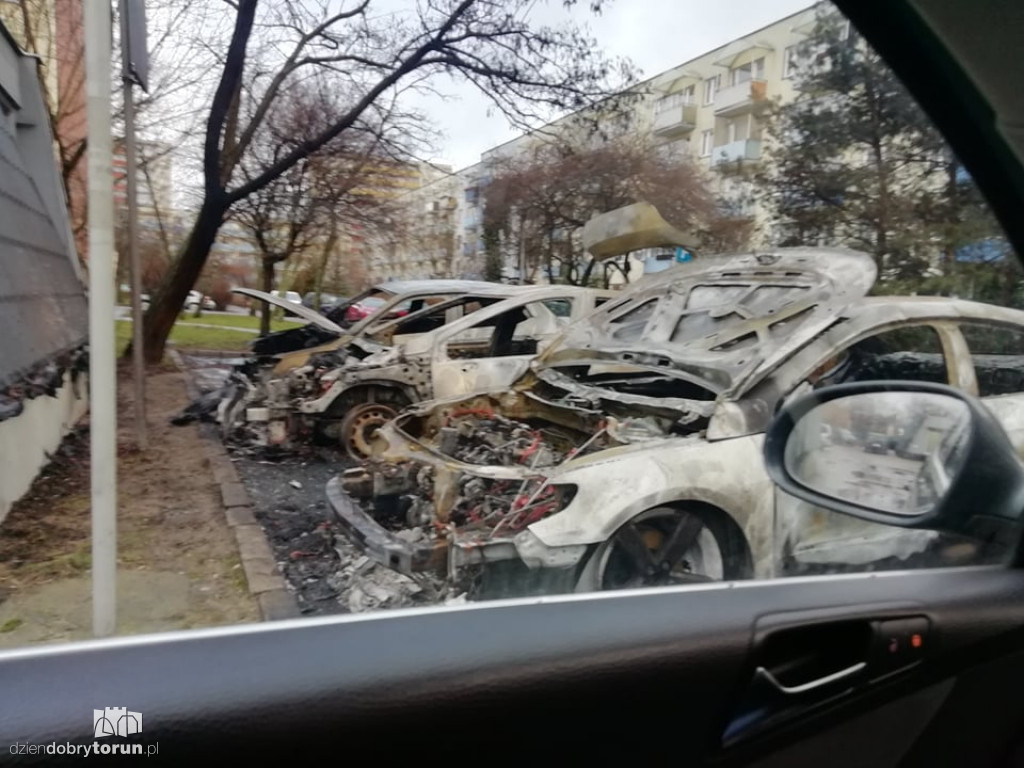 Fatalny pożar aut Na Skarpie!
