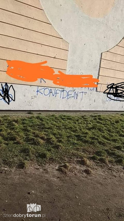 Zdewastowany blok przy ul. Drzymały