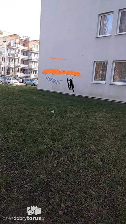 Zdewastowany blok przy ul. Drzymały