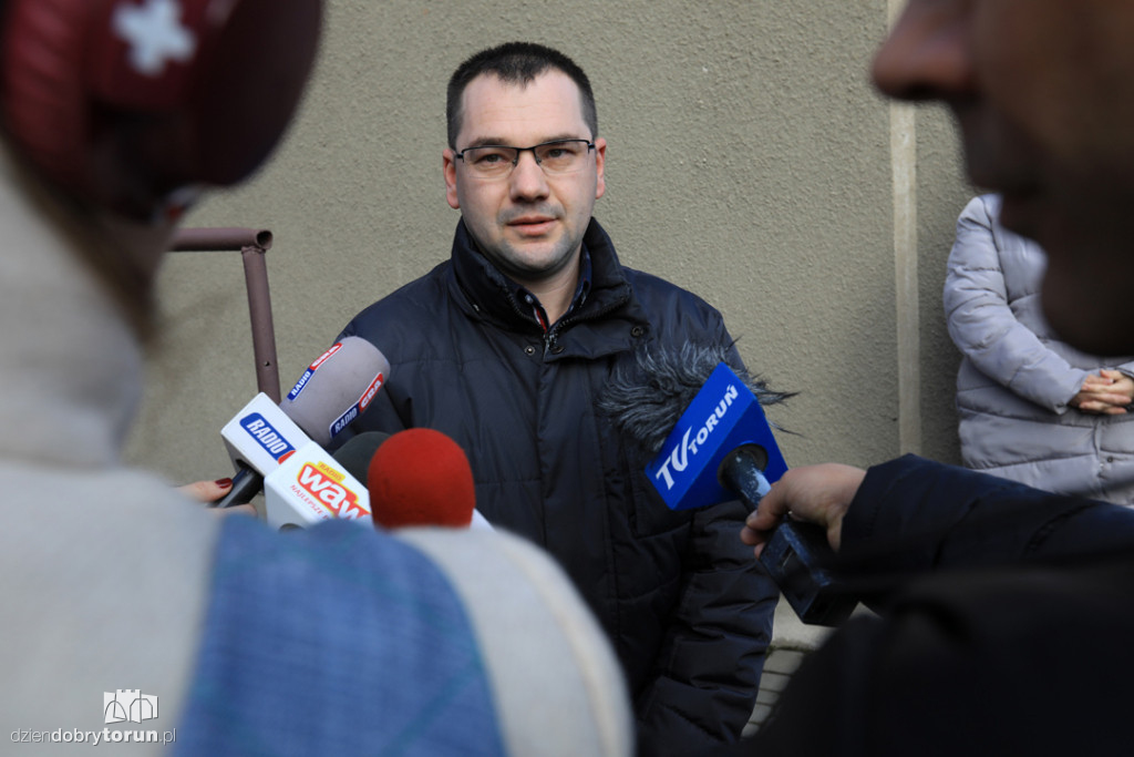Wręczenie umowy na wymianę pieców w Toruniu