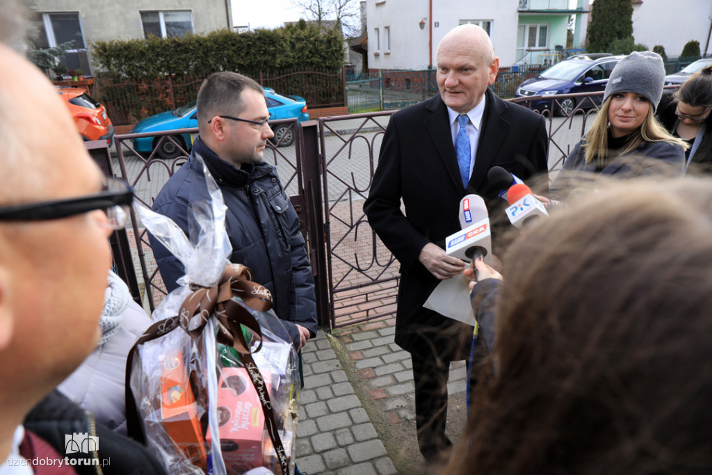 Wręczenie umowy na wymianę pieców w Toruniu
