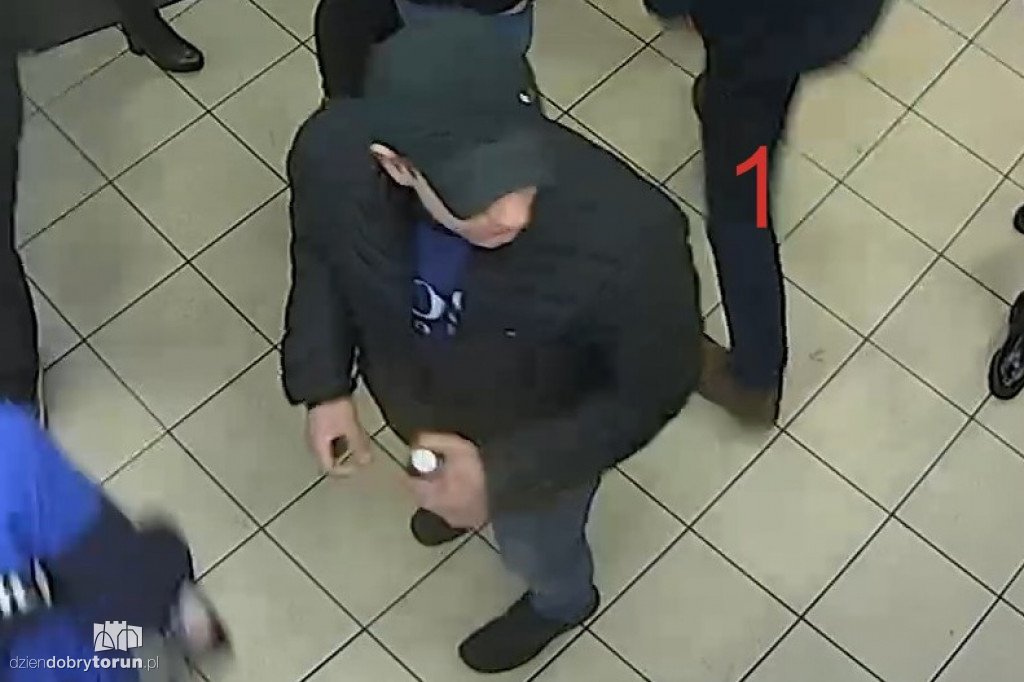 Policja szuka sprawców pobicia