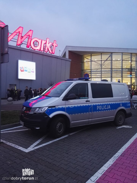 Ewakucja w jednej z toruńskich galerii handlowych