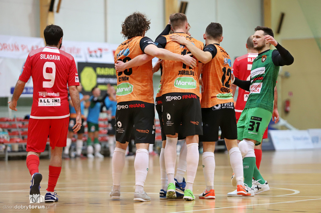 FC Toruń 2:6  Red Dragons Pniewy