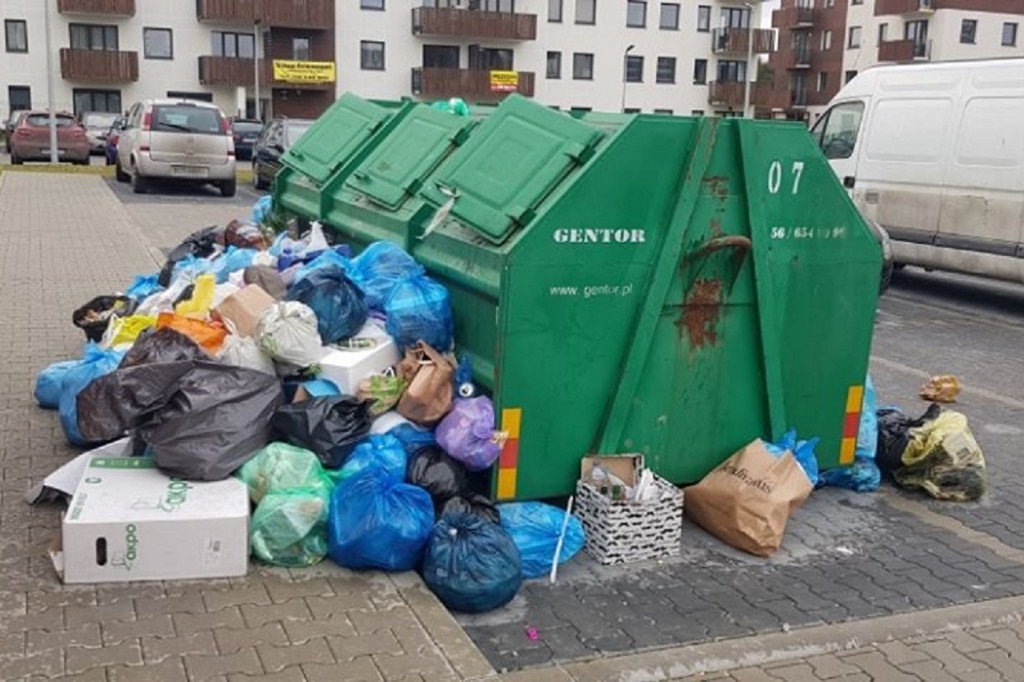 Śmieci na osiedlu Jar.