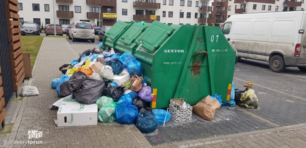 Śmieci na osiedlu Jar.