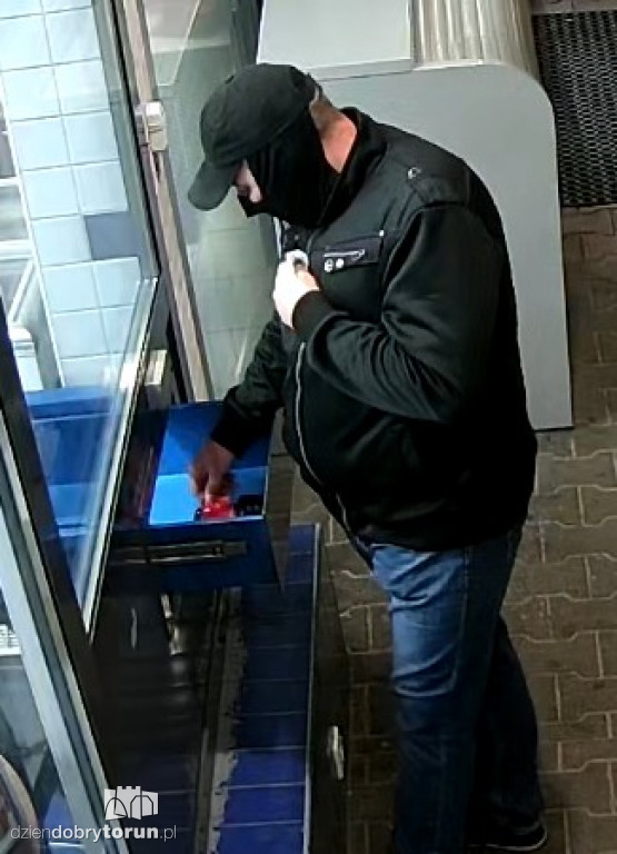 Ukradł pieniądze z karty! Znasz go?