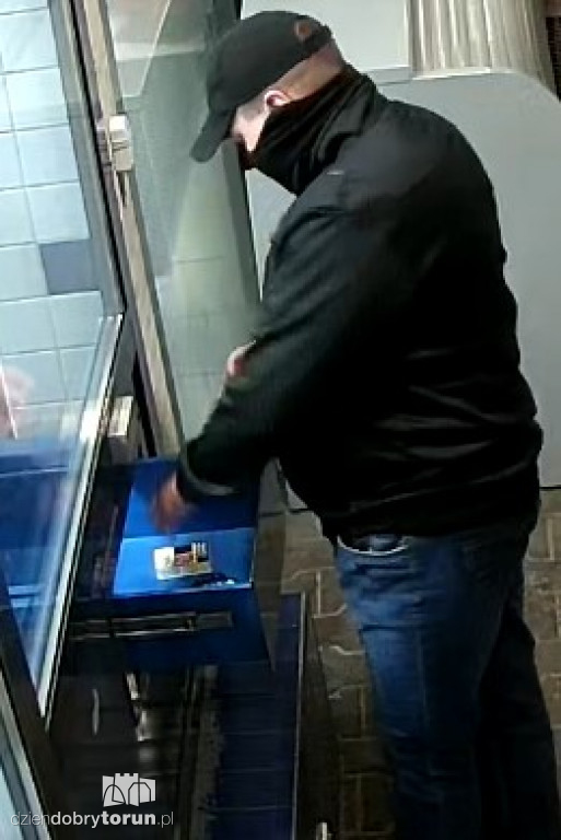 Ukradł pieniądze z karty! Znasz go?