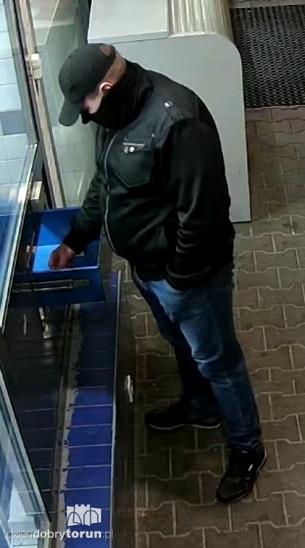 Ukradł pieniądze z karty! Znasz go?