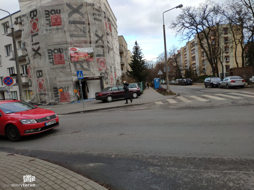Tak parkują na Bydgoskim Przedmieściu i koło OBI