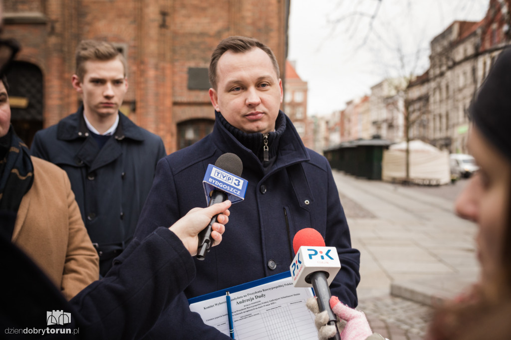 Zbiórka podpisów pod kandydaturą Andrzeja Dudy
