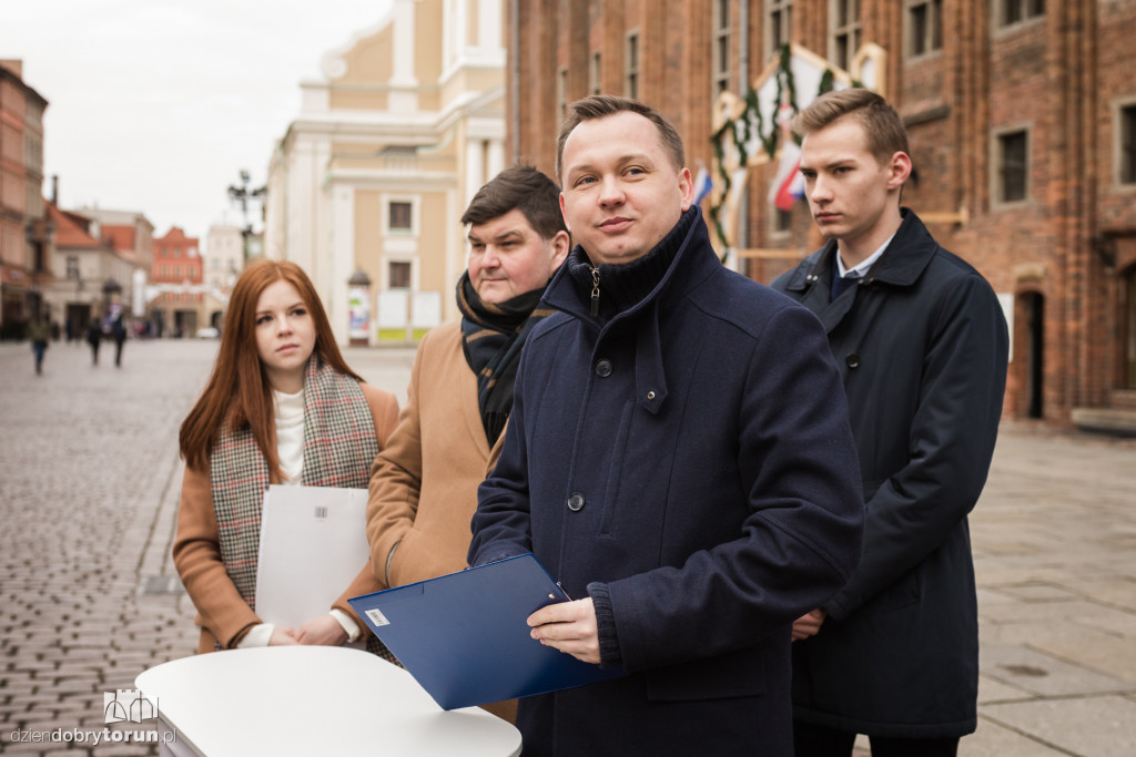 Zbiórka podpisów pod kandydaturą Andrzeja Dudy