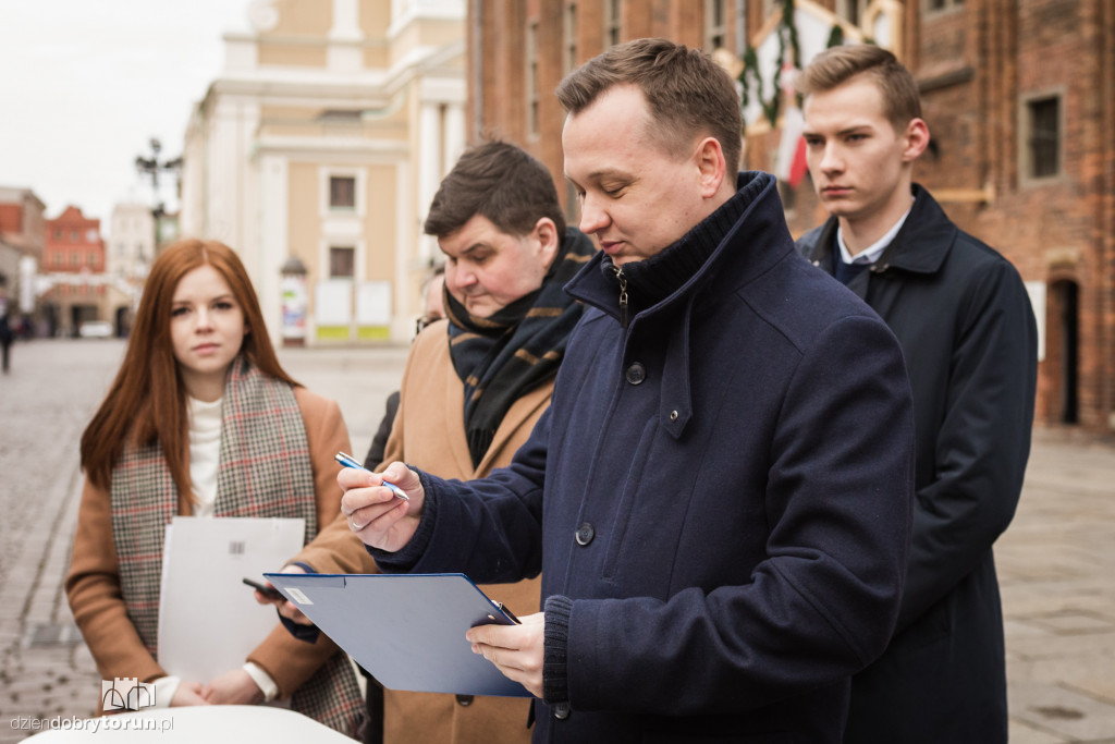 Zbiórka podpisów pod kandydaturą Andrzeja Dudy