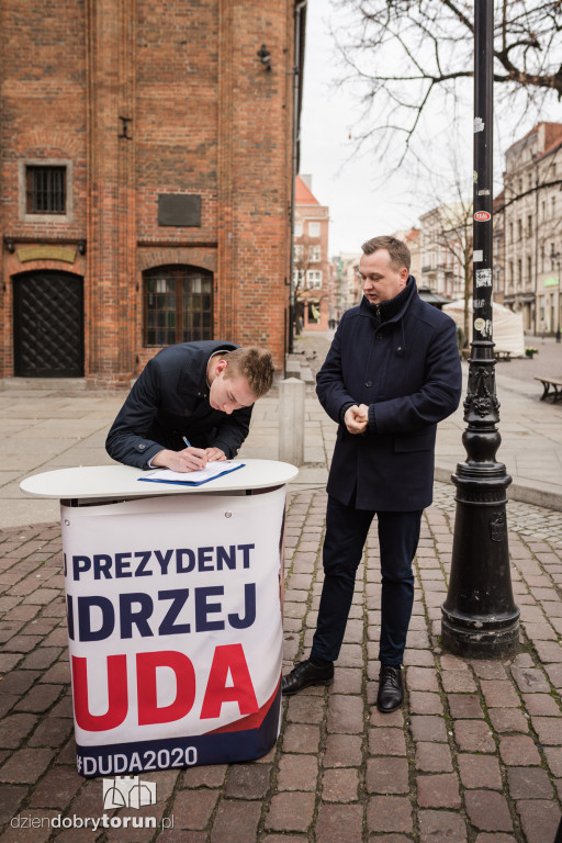 Zbiórka podpisów pod kandydaturą Andrzeja Dudy