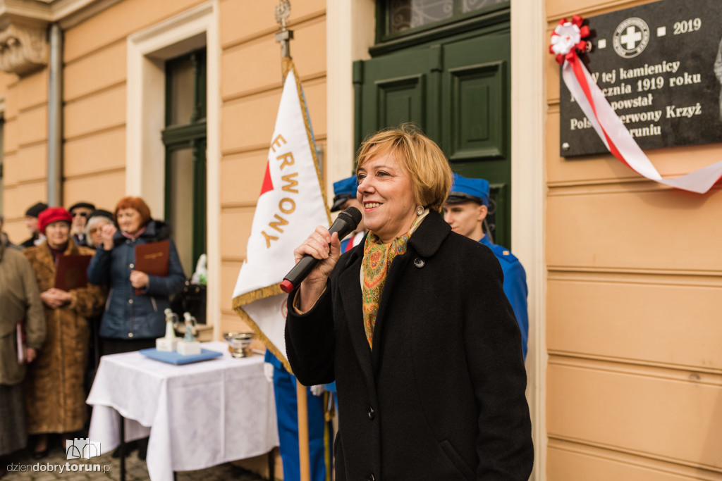 Odsłonięcie tablicy na stulecie powstania PCK