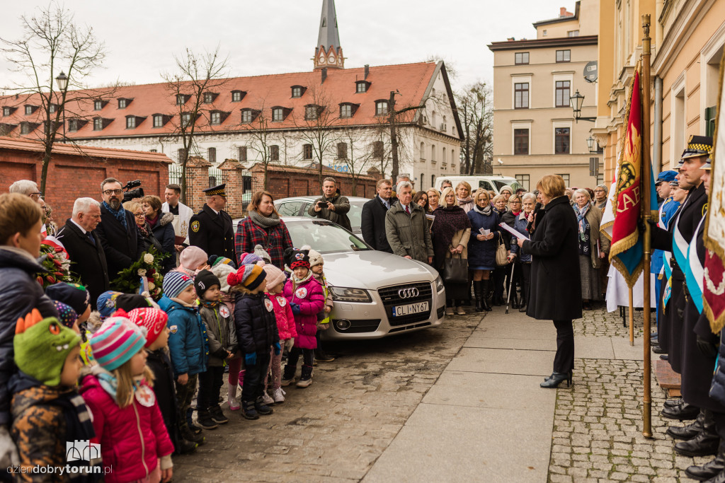 Odsłonięcie tablicy na stulecie powstania PCK