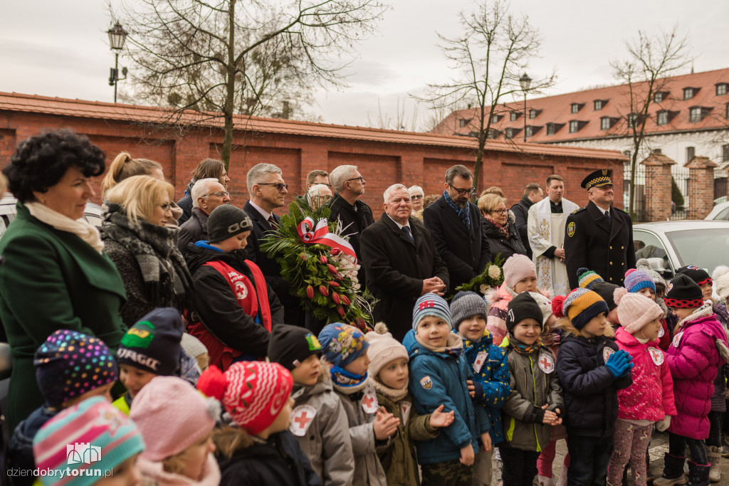 Odsłonięcie tablicy na stulecie powstania PCK