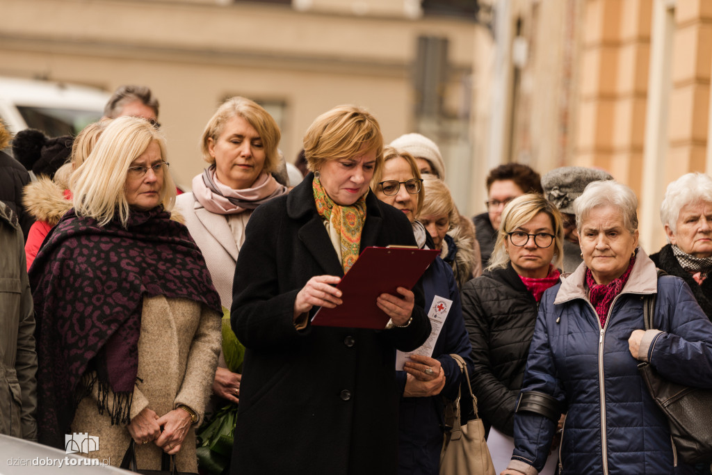 Odsłonięcie tablicy na stulecie powstania PCK